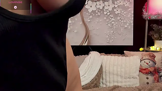 Snapshot of Entitled_Bitch chatting on 12-21-25, 11:45 Entitled Bitch online show from 12-21-25, 11:45