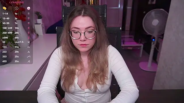 Snapshot of RemyCute chatting on 06-12-26, 11:53 RemyCute online show from 06-12-26, 11:53