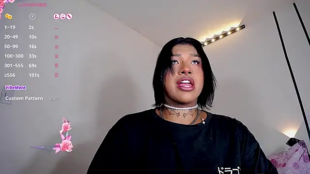 Snapshot of IsabellBigtitsxx chatting on 06-11-26, 07:34 IsabellBigtitsxx online show from 06-11-26, 07:34