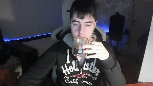 Knuckles17 online show from 01-06-26, 06:50