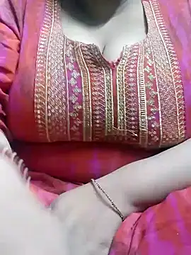 Snapshot of Seema_99 chatting on 01-29-25, 02:21 Seema 99 online show from 01-29-25, 02:21