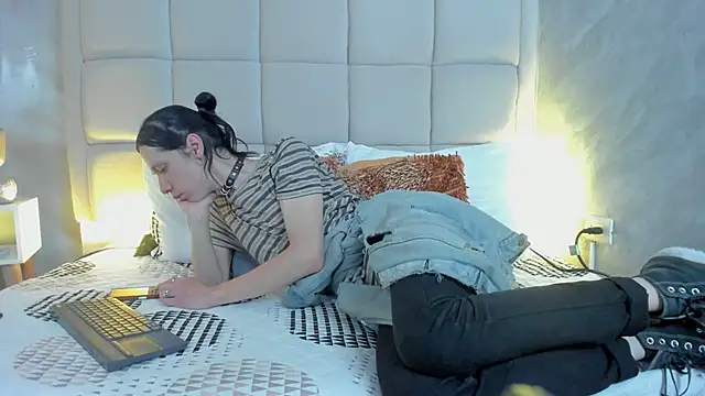 Hecatee 77 online show from 02-11-26, 07:41