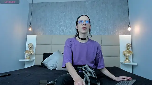 Hecatee 77 online show from 04-27-26, 07:34