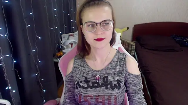 Snapshot of MissBrightShine chatting on 01-15-25, 03:50 MissBrightShine online show from 01-15-25, 03:50