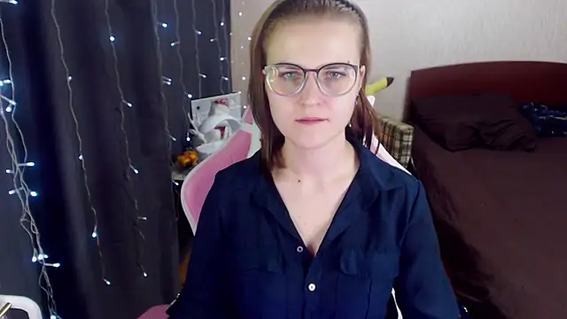 Snapshot of MissBrightShine chatting on 01-18-25, 10:06 MissBrightShine online show from 01-18-25, 10:06