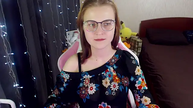Snapshot of MissBrightShine chatting on 01-21-25, 01:11 MissBrightShine online show from 01-21-25, 01:11