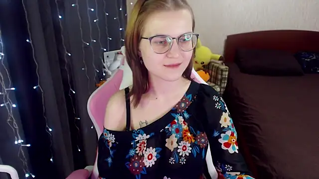 Snapshot of MissBrightShine chatting on 01-21-25, 04:16 MissBrightShine online show from 01-21-25, 04:16