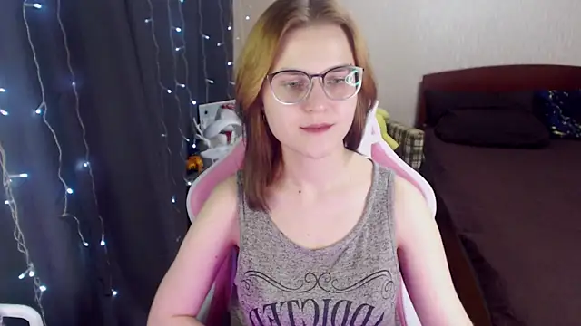 Snapshot of MissBrightShine chatting on 02-01-25, 12:47 MissBrightShine online show from 02-01-25, 12:47