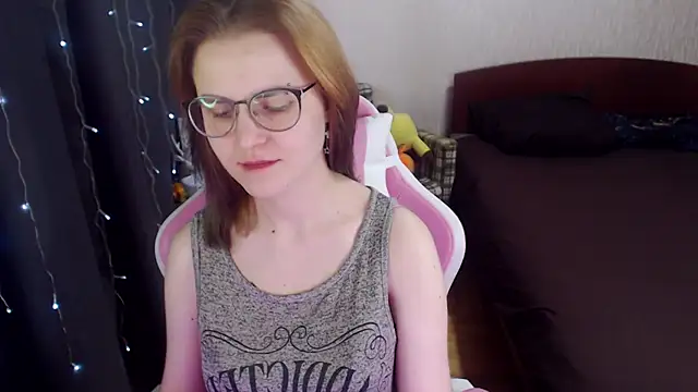 Snapshot of MissBrightShine chatting on 02-04-25, 11:27 MissBrightShine online show from 02-04-25, 11:27