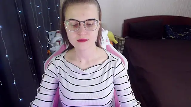 Snapshot of MissBrightShine chatting on 02-05-25, 09:46 MissBrightShine online show from 02-05-25, 09:46