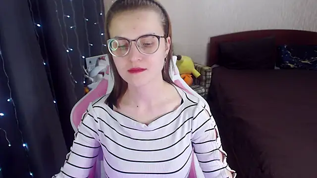 Snapshot of MissBrightShine chatting on 02-05-25, 12:49 MissBrightShine online show from 02-05-25, 12:49