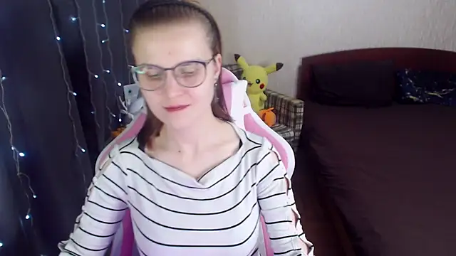 Snapshot of MissBrightShine chatting on 02-06-25, 03:52 MissBrightShine online show from 02-06-25, 03:52