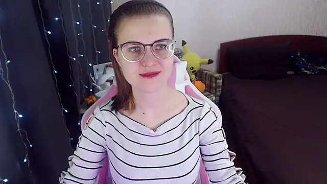 Snapshot of MissBrightShine chatting on 02-07-25, 10:08 MissBrightShine online show from 02-07-25, 10:08