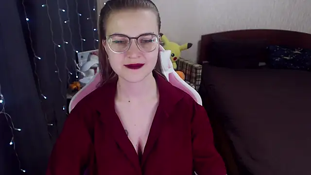 Snapshot of MissBrightShine chatting on 02-14-25, 12:47 MissBrightShine online show from 02-14-25, 12:47