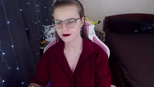 Snapshot of MissBrightShine chatting on 02-14-25, 03:47 MissBrightShine online show from 02-14-25, 03:47
