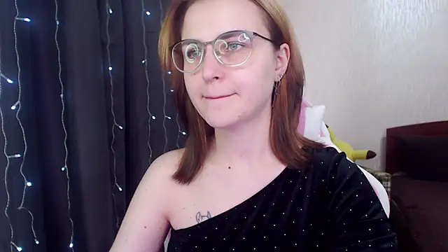 Snapshot of MissBrightShine chatting on 02-15-25, 10:00 MissBrightShine online show from 02-15-25, 10:00