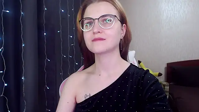 Snapshot of MissBrightShine chatting on 02-15-25, 04:12 MissBrightShine online show from 02-15-25, 04:12