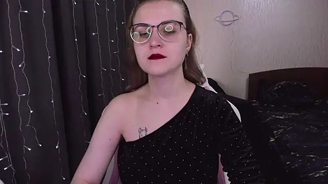 Snapshot of MissBrightShine chatting on 02-26-25, 10:04 MissBrightShine online show from 02-26-25, 10:04