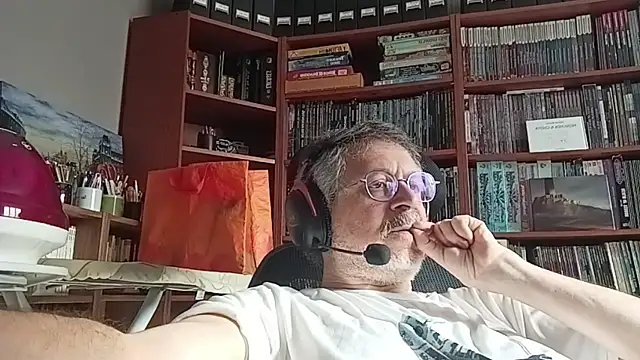 Mandra is a whore online show from 10-22-25, 09:42