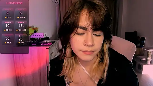 Snapshot of _selectrra chatting on 02-07-25, 12:06 selectrra online show from 02-07-25, 12:06