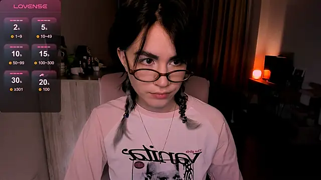 Snapshot of _selectrra chatting on 02-19-25, 12:11 selectrra online show from 02-19-25, 12:11