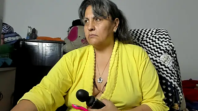 Snapshot of merlyna_goldens chatting on 05-31-26, 11:06 merlyna goldens online show from 05-31-26, 11:06