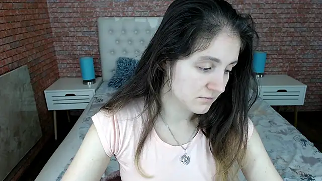 Holliy Cooper online show from 11-04-25, 08:24