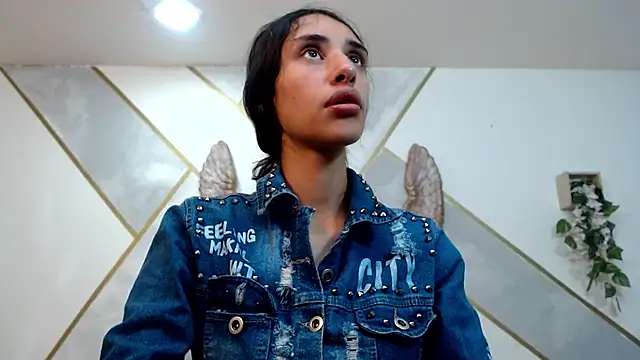 Snapshot of RoxanaCyrano_ chatting on 11-24-25, 07:24 RoxanaCyrano online show from 11-24-25, 07:24