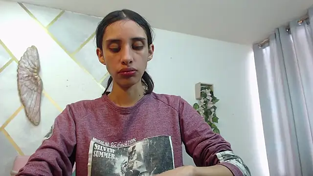 Snapshot of RoxanaCyrano_ chatting on 11-26-25, 07:48 RoxanaCyrano online show from 11-26-25, 07:48