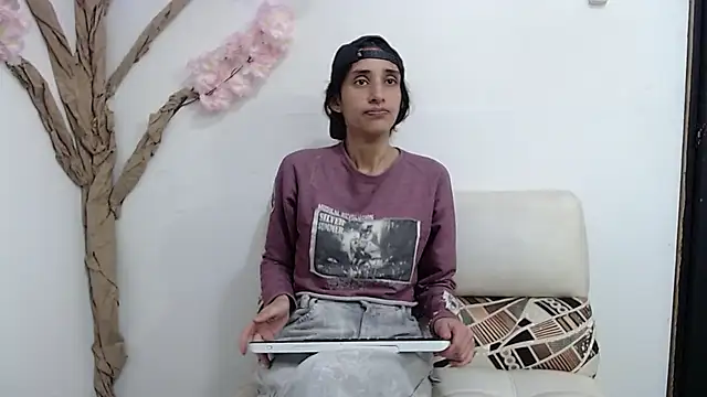 Snapshot of RoxanaCyrano_ chatting on 12-01-25, 07:19 RoxanaCyrano online show from 12-01-25, 07:19