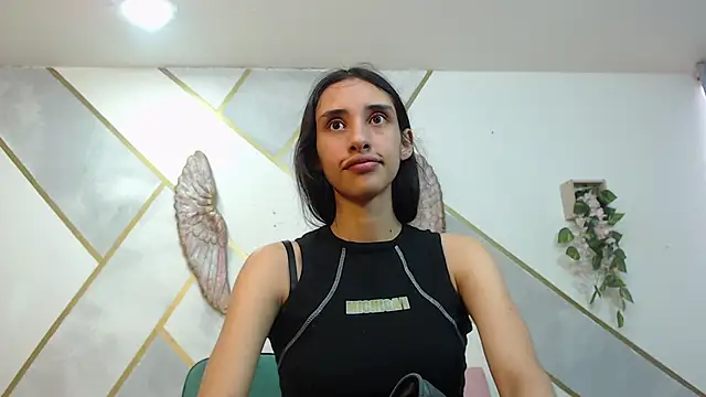 Snapshot of RoxanaCyrano_ chatting on 12-15-25, 07:29 RoxanaCyrano online show from 12-15-25, 07:29