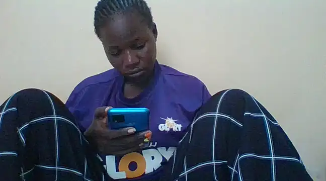 Snapshot of prettychic5 chatting on 01-21-25, 01:22 prettychic5 online show from 01-21-25, 01:22