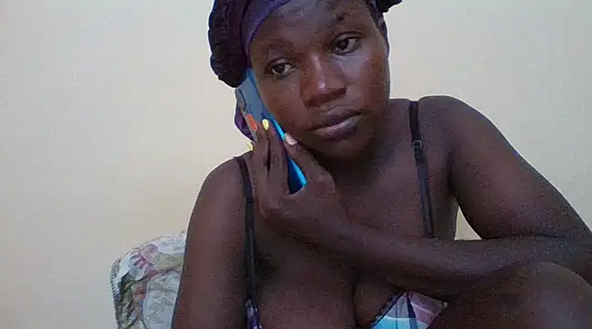 Snapshot of prettychic5 chatting on 01-31-25, 01:12 prettychic5 online show from 01-31-25, 01:12