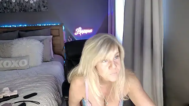 Lenaxox online show from 03-19-26, 03:05