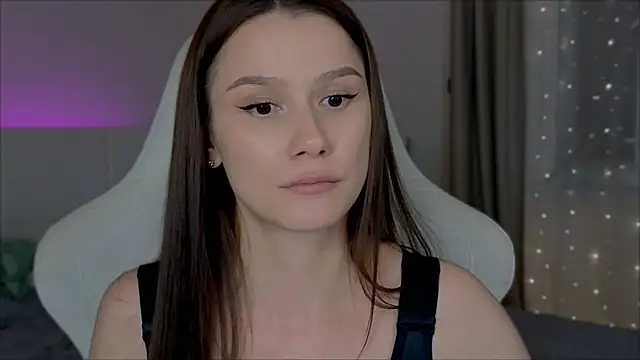 Snapshot of Madi_soon chatting on 10-07-25, 06:27 Madi soon online show from 10-07-25, 06:27