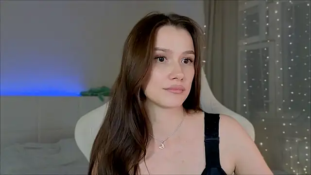 Snapshot of Madi_soon chatting on 10-15-25, 03:45 Madi soon online show from 10-15-25, 03:45