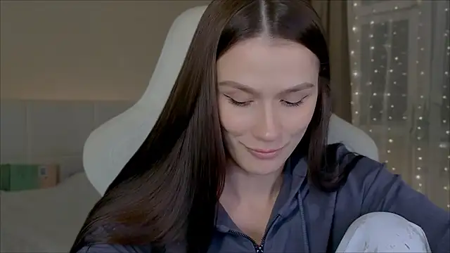 Snapshot of Madi_soon chatting on 11-06-25, 04:30 Madi soon online show from 11-06-25, 04:30