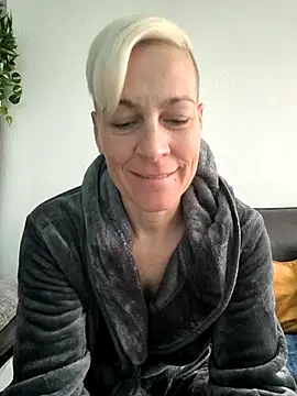 DarleenHot online show from 10-25-25, 07:16