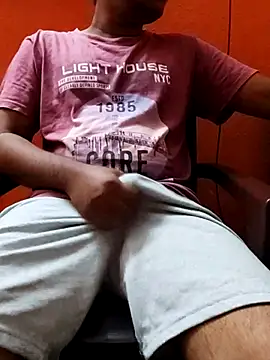 Snapshot of mrshine chatting on 02-13-25, 04:50 mrshine online show from 02-13-25, 04:50