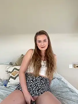 Snapshot of ElenaRebelle chatting on 12-19-24, 11:39 ElenaRebelle online show from 12-19-24, 11:39