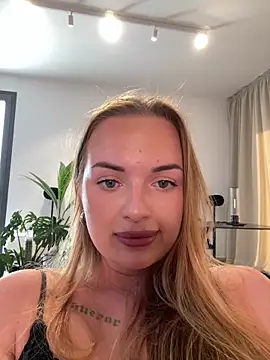 Snapshot of ElenaRebelle chatting on 11-09-25, 01:20 ElenaRebelle online show from 11-09-25, 01:20