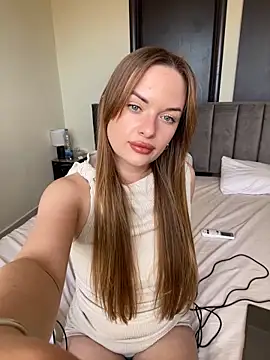 Snapshot of ElenaRebelle chatting on 02-20-26, 09:32 ElenaRebelle online show from 02-20-26, 09:32