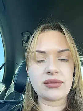 Snapshot of ElenaRebelle chatting on 02-26-26, 11:42 ElenaRebelle online show from 02-26-26, 11:42