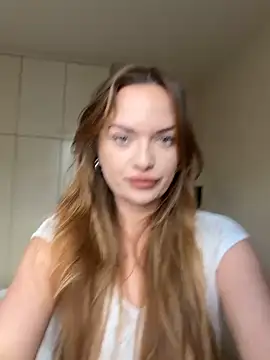 Snapshot of ElenaRebelle chatting on 04-04-26, 04:44 ElenaRebelle online show from 04-04-26, 04:44