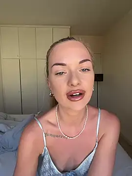 Snapshot of ElenaRebelle chatting on 07-20-26, 07:11 ElenaRebelle online show from 07-20-26, 07:11