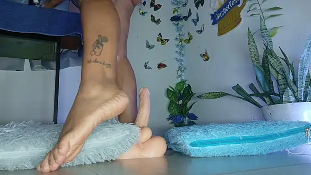 Snapshot of lucy_hairypussy83 chatting on 09-28-25, 02:33 lucy hairypussy83 online show from 09-28-25, 02:33