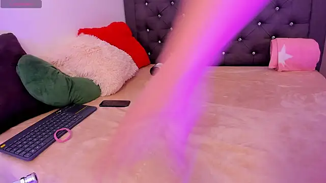 Snapshot of AlissonnFoxx chatting on 12-15-25, 09:52 AlissonnFoxx online show from 12-15-25, 09:52