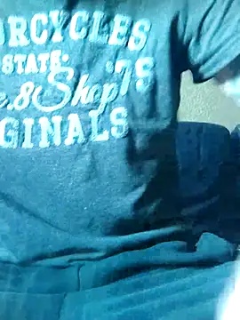 Snapshot of PIercingBoy38 chatting on 10-27-25, 01:04 PIercingBoy38 online show from 10-27-25, 01:04