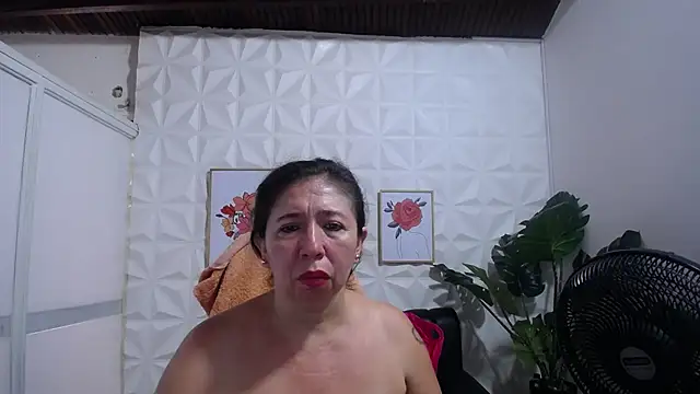 Snapshot of Valentinaa_mature chatting on 02-26-25, 09:58 Valentinaa mature online show from 02-26-25, 09:58