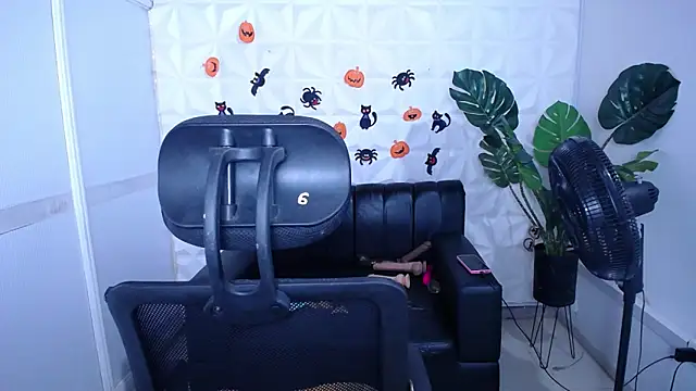 Snapshot of Valentinaa_mature chatting on 10-01-25, 11:00 Valentinaa mature online show from 10-01-25, 11:00